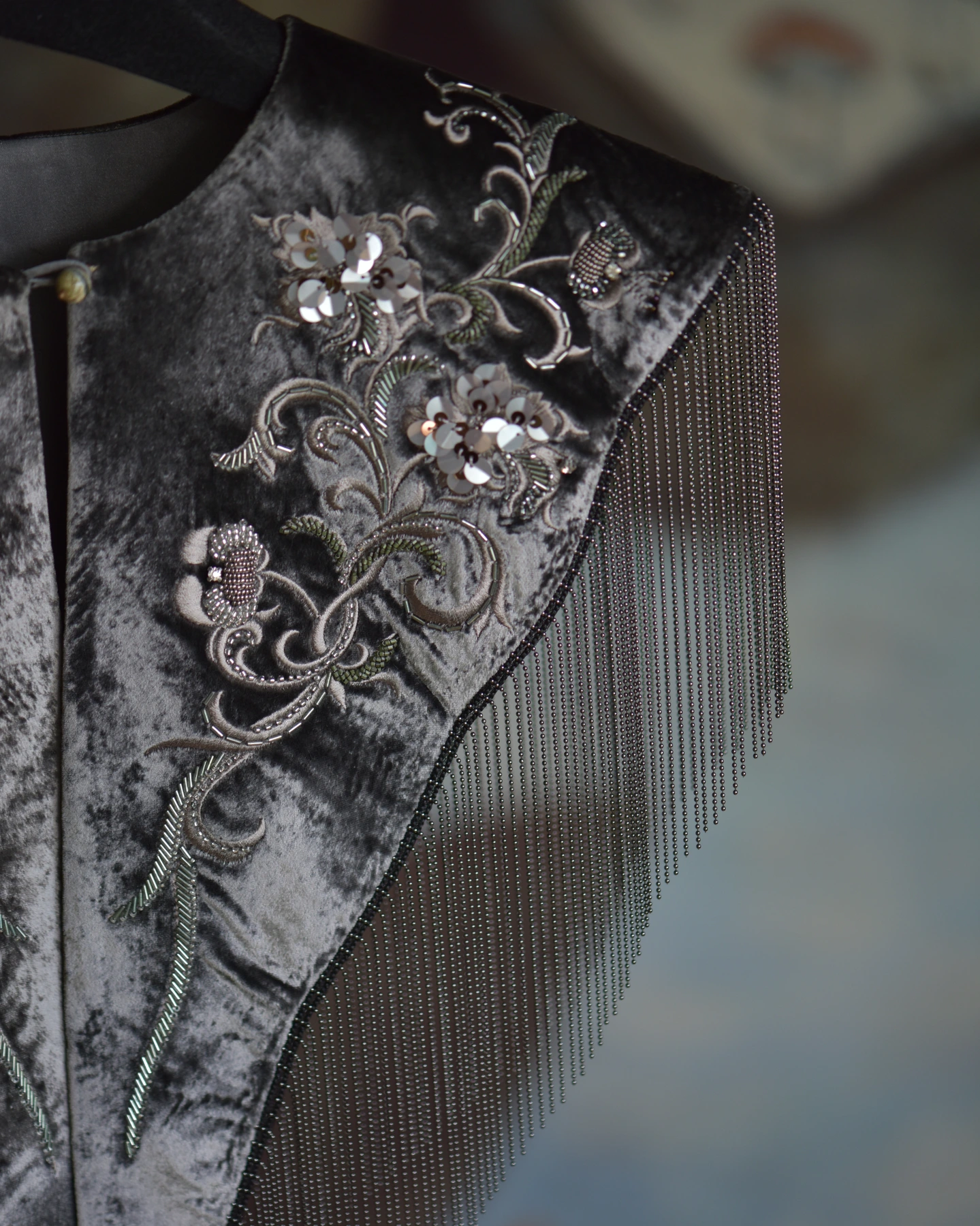 Silver-Grey Floral Fringe Yunjian — photographed detail